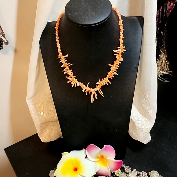 Jewelry - SALE faux coral necklace